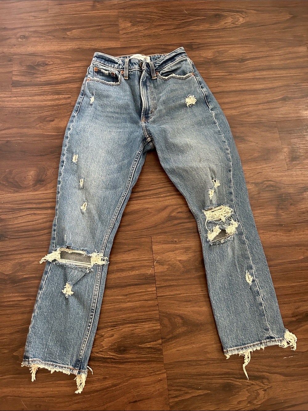 Abercrombie the mom high rise curve love 000s 23 jeans vintage wash